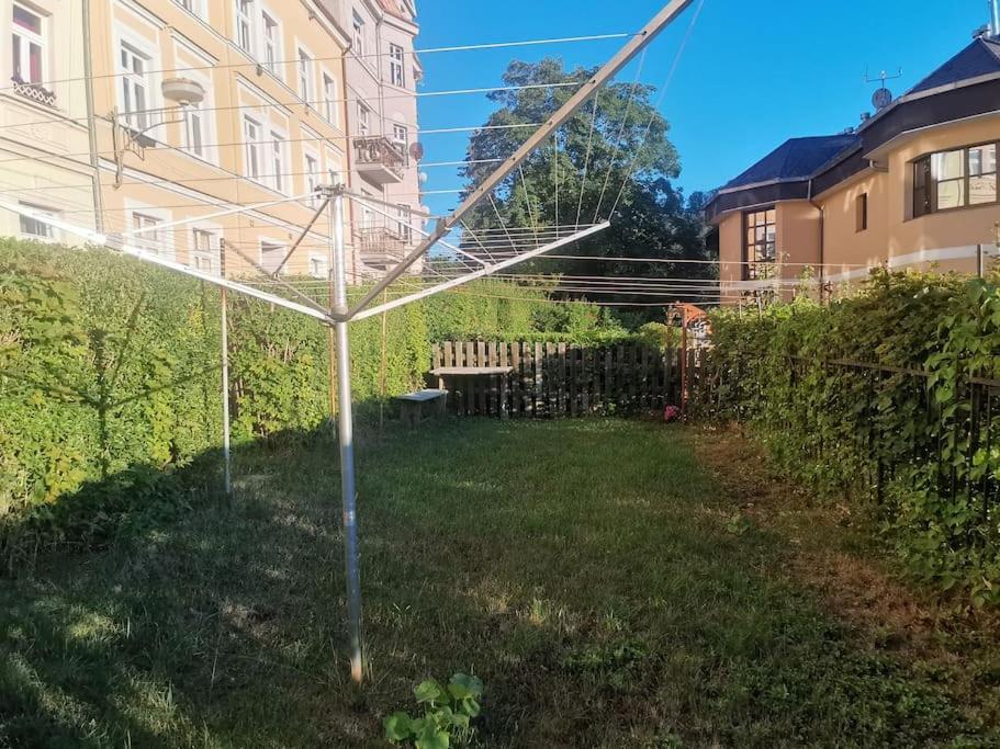 Appartamento Ubytovani Ester - Utulny Byt V Lazenskem Centru Karlovych Varu Se Zahradkou Karlovy Vary Esterno foto